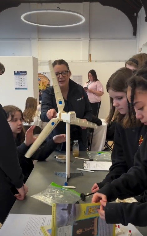 Girls do STEM