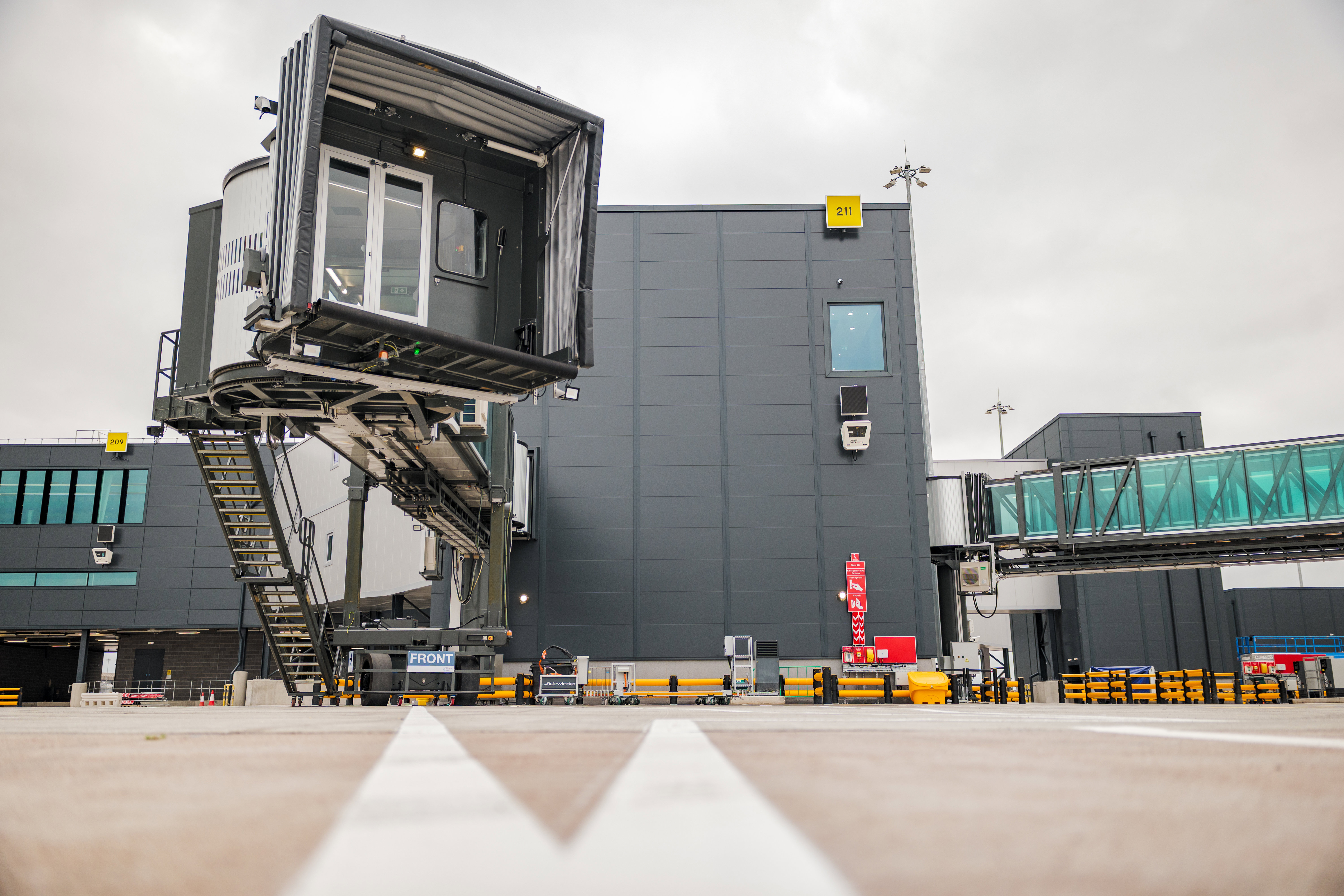 Manchester Airport-03.jpg