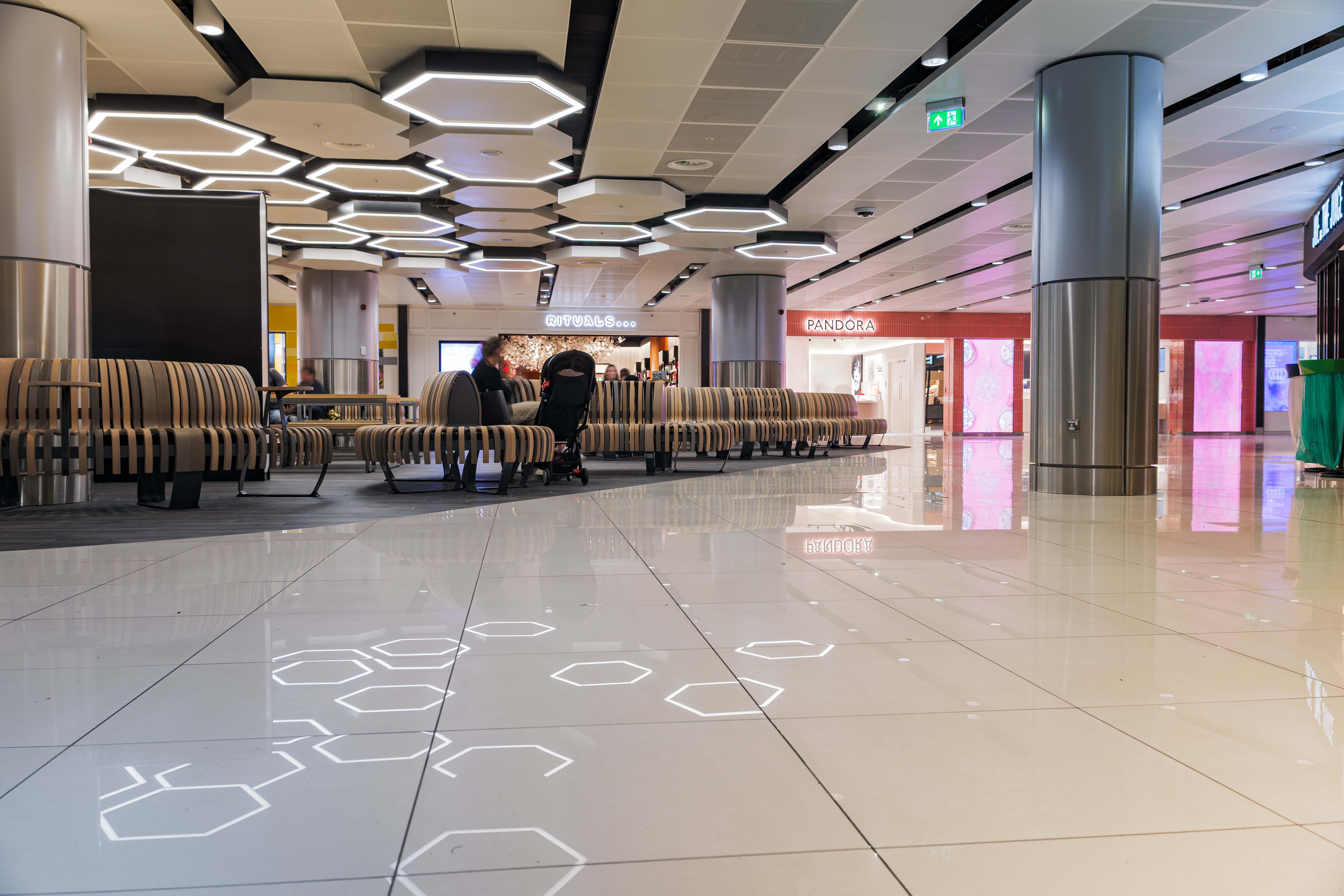 Manchester Airport-06.jpg